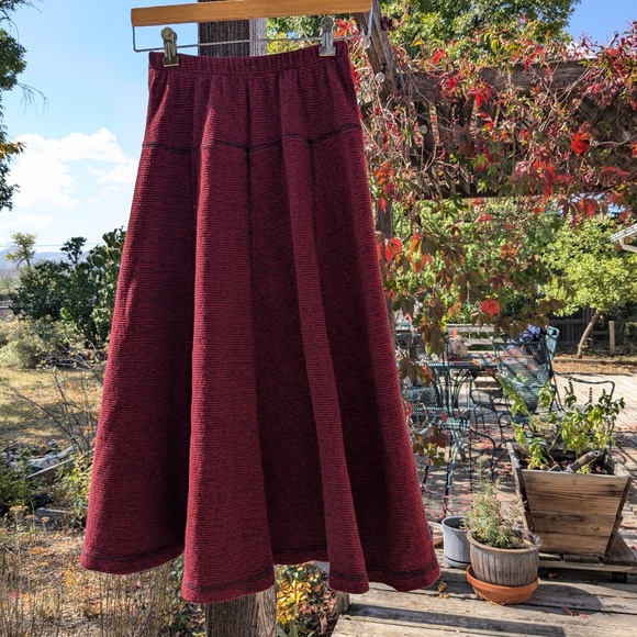 Deep Maroon ribbed fabric wide bell panel skirt - Picture 3 of 10